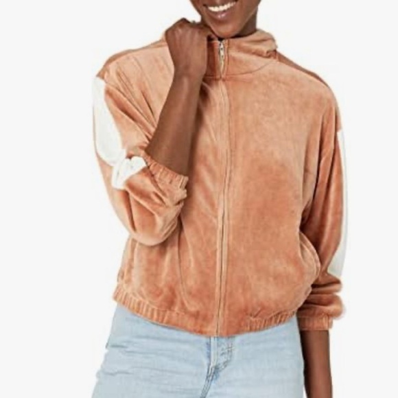 NWT MONROW
Women's Velour Sporty Zip-Up Hoodie - Picture 1 of 16